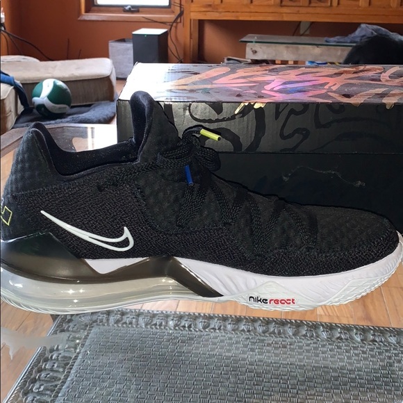 Lebron 17 lows - Picture 4 of 7